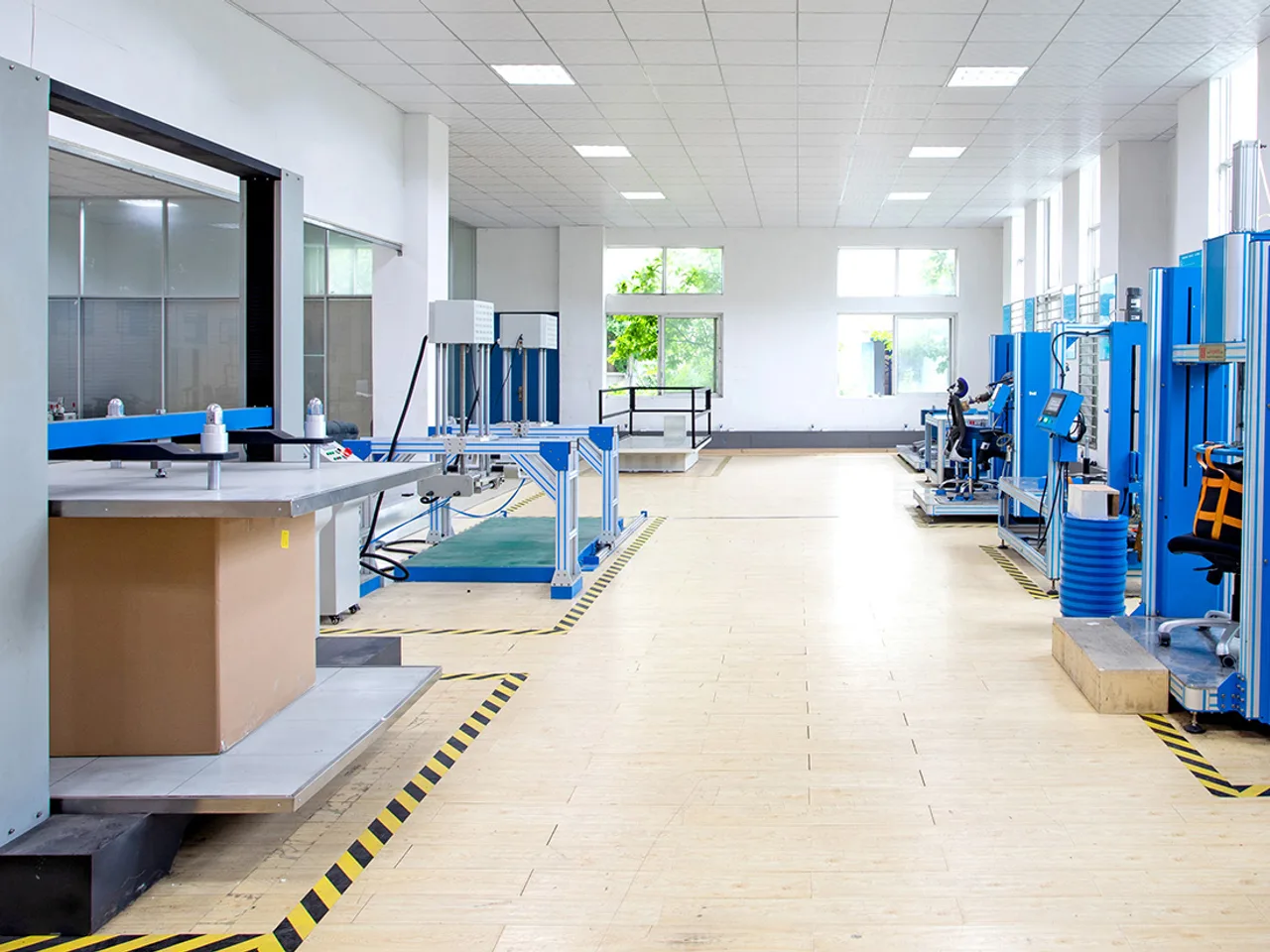 Shengxin in-house seating test lab with cycle and load testing rigs